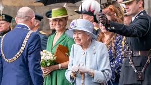 Queen Elizabeth II travels to Scotland for week of events in first public  engagement since Platinum Jubilee celebrations - ABC News