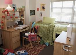 how to clean a dorm room in under 20