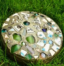 Diy Mosaic Garden Stones You Make With