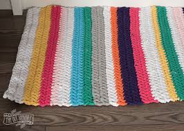 crochet a t shirt yarn rug the diy mommy