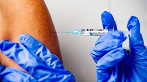 Zum einen werden die betroffenen informiert, dass sie zur. Prioritatenliste Des Gesundheitsministeriums Wer Sich Zuerst Gegen Corona Impfen Lassen Kann Rbb24
