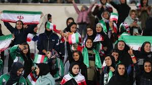 Dies ist eine liste iranischer frauen mit allen iranischen ethnischen hintergründen, darunter sowohl im iran geborene frauen als auch frauen, die der iranischen diaspora angehören. Iran Genehmigt Fussballtickets Fur Frauen