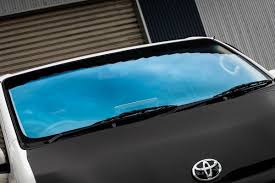 欧州車風に仕立てるブルーガラス 暑さも寒さも紫外線も強力にカット coattect コートテクト 熱反射フロントガラス 車検の問題もあり フロントガラスはなかなかカスタムしにくい部分 そこを合法的 かつ強烈な変わり映えと機能性をもってカスタムできるのが熱反射