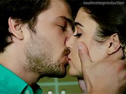 Jul 22, 2015 · hande erçel ile kerem bürsin'in uzun öpüşme sahnesi gündem oldu. Turkish Drama Gunesin Kizlari Others Soompi Forums