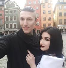chris motionless relationship with