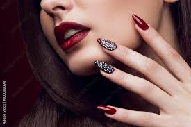 manicure design beauty face art nails
