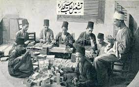 أهل مصر زمان - صورة من مصنع سجائر في مصر سنة 1906. | Facebook