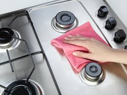 how to clean a stainless steel cooktop