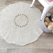 a simple crochet rug pattern that uses