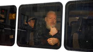 Damit könne assange die botschaft verlassen, so der präsident. Besch Benehmen Darum Flog Julian Assange Aus Ecuadors Botschaft