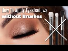 apply eyeshadows without makeup brushes