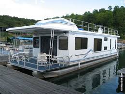 Locate realtors selling lakefront houses and waterfront real estate. A Houseboat Oh Yes I Would House Boat Houseboat Vacation Boat House Interior