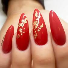 Reddish, red and also red. Almond Nails Red And Gold Nails Gel Nails Acrylic Nails Almondnails Red And Gold Nails Almond Nails Red Almond Nails