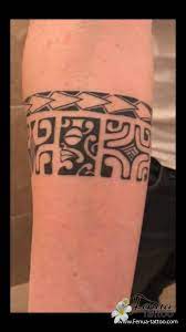 Tatouage polynésien sur l'avant bras en bracelet | Bonjour mes Fenuanautes  ! Pour aujourd'hui , je vous propose une vidéo de tatouage polynésien sur  l'avant bras, enjoy 😉 Et pour des centaines