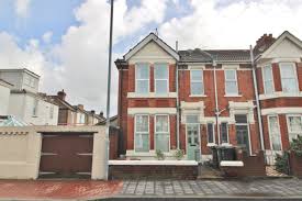 3 bed end terrace house in