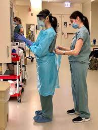 These identical twin sisters are nurses working in the same COVID-19 unit - Good Morning America