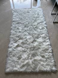 soft furry carpet around 105cmx195cm