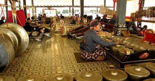 Kecapi atau kacapi adalah alat musik yang berasal dari suku sunda dan merupakan alat musik utama dalam memainkan tembang sunda. Daftar 13 Nama Alat Musik Tradisional Jawa Tengah Dan Penjelasannya Aneka Budaya Indonesia