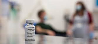 La vacuna de astrazeneca, así como las demás aprobadas por la agencia europea del medicamento (ema), es segura y previene en pese a ello, y como en todos los procesos de farmacovigilancia que se activan tras la aprobación de cualquier medicamento o vacuna, todas tienen efectos secundarios. A La Oms Le Preocupa La Suspension De La Vacuna De Astrazeneca En Sudafrica Noticias Onu