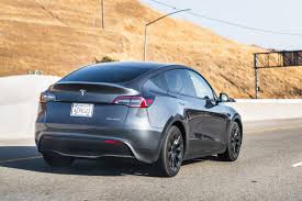 Tesla Model Y : quelle borne de recharge choisir ? - IZI by EDF