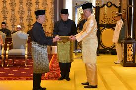 Malaysian prime minister muhyiddin yassin on wednesday named defence minister ismail sabri yaakob as his deputy, in a move that could ease tensions with a key ally in the ruling coalition. Mahathir Seeks Parliament Vote As New Malaysian Pm Sworn In