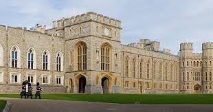 It is located about an hour from central london and visitors can see the sumptuous state apartments, the spectacular display of. Windsor Castle Wikiwand