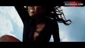 Gabrielle Union Areola Slip – Bad Boys Ii (0:22) | NudeBase.com