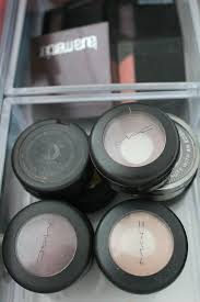easy ideas for organizing make up and when to get rid of it