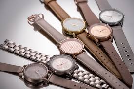 Watch spring bars are the part of your watch that keeps the watch band, watch clasp, or links held in place and allow you to quickly and easily remove the band for repair or adjustment. What Size Watch Band Do I Need Watch Band Measuring Guide