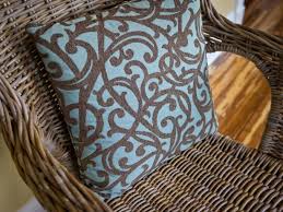 how to clean and paint a wicker chair