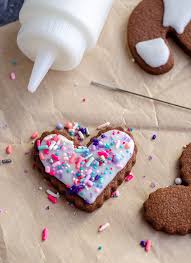 Using only three ingredients, this royal icing recipe is great for decorating cookies, gingerbread houses and piping flowers. Easy Royal Icing
