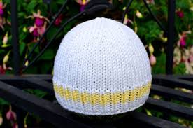 Knit baby hats for both infants and toddlers using a free knitting pattern provided by craft elf. How To Knit A Basic Baby Hat Free And Easy Pattern With Step By Step Videos Feltmagnet