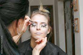 artist doing glamour model makeup