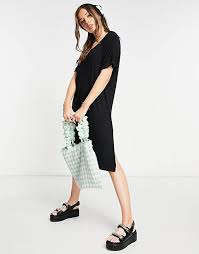 Shop seasonal trends without breaking the bank. Pieces V Neck Midi Side Split T Shirt Dress In Black Asos
