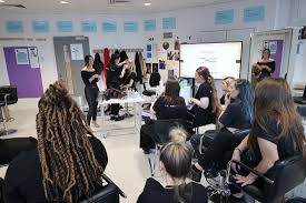makeup artist to the stars visits students