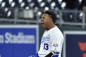 Salvador Perez Injury Update Royals C Might Need Tommy John