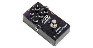 Drive, level, tone, dry/wet blend controls; 13 Best Effects Pedals For Bass Guitar
