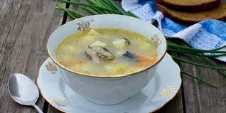 Рыбный суп из консервов с рисом - Лайфхакер