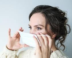 Osoby, które zakrywają usta i nos za pomocą maseczki. Jak Dbac O Maseczki Wielokrotnego Uzytku Blog Shop Dent