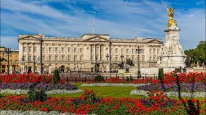 JE VISITE LE BUCKINGHAM PALAIS DE LA REINE 👸 D'ANGLETERRE 🇬🇧 #viral  #london #buckinghampalace - YouTube