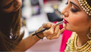 tips to choose the right makeup artist