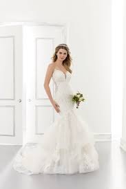 Fishtail dresses own longer hems in the back than in the front. Fishtail Wedding Dresses 32 Stunning Designs Confetti
