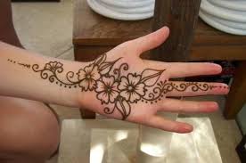 Те са красиви, може да ги видите в различни форми и цветове и това лято може би ще искате да си ги направите. Lesni Risunki S Kna Google Trsene Mehndi Designs For Hands Henna Tattoo Designs Beginner Henna Designs