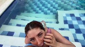 Paisa Colombiana es follada en la piscina 