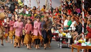 Kulonuwun / nuwun sewu = permisi · 2. Basa Basi Orang Jawa Greatnesia