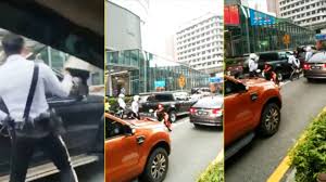 Polis tembak tayar kereta pengedar dadah. Dipandu Secara Berbahaya Dan Cuba Rempuh Polis Tayar Kereta Ditembak Infomalaysia