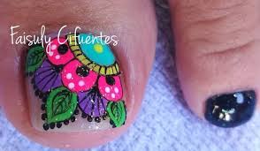 Puedes optar por diseños sencillos como esta decoracion de uñas para pies con puntos. Mandalas Pies Sencillas Decoracion De Unas
