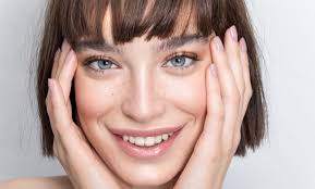 This style allows your forehead to be seen, unlike regular bangs. Bangs For Thin Hair Viviscal Healthy Hair Tips