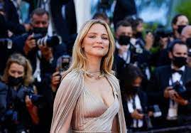 Virginie efira is a belgian actress and television presenter. Cannes 2021 Virginie Efira Illumine La Montee Des Marches De Benedetta Elle