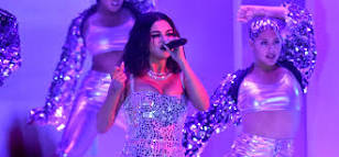 can-selena-gomez-sing-live